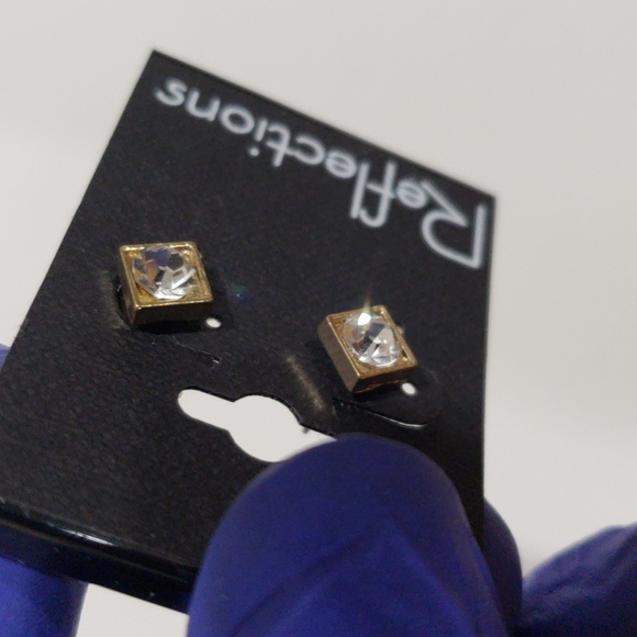 Elegant Gold tone Square Sparkling Crystal Stud Earrings Stylish Womne's Jewelry - Picture 6 of 8